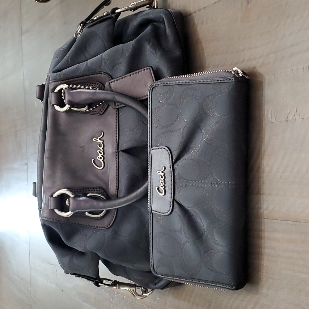 Coach wrap around wallet - Picture 4 of 5